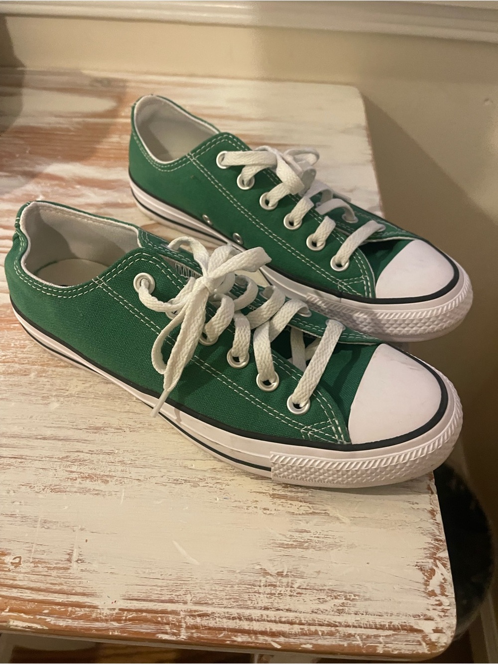 Converse Women’s 7.5 Green Canvas Lace-Up Sneakers